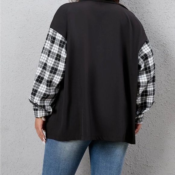 Women’s plus size half & half button up flannel - Picture 2 of 3